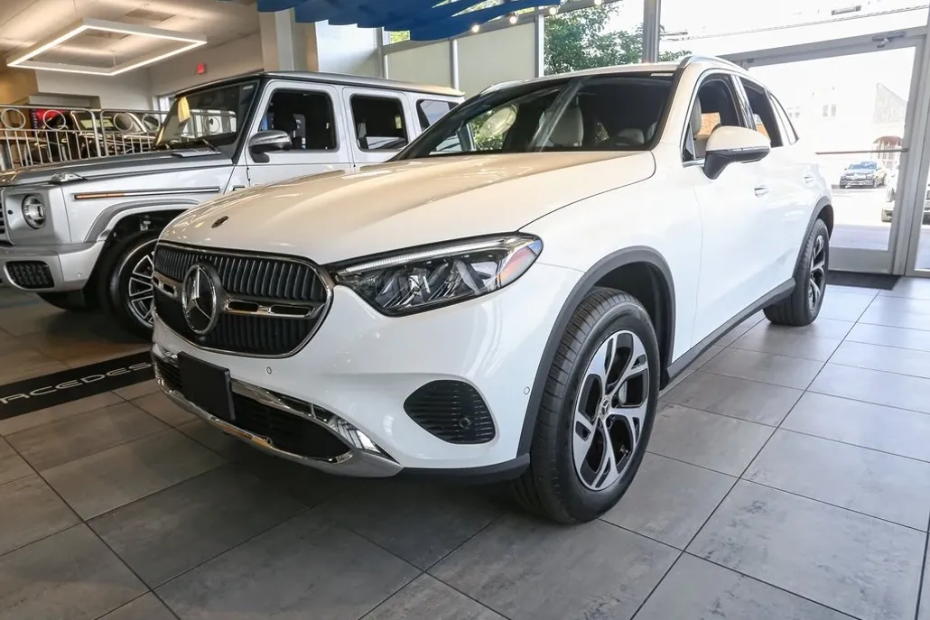 2025 Mercedes Benz GLC 350e 4MATIC photo 1