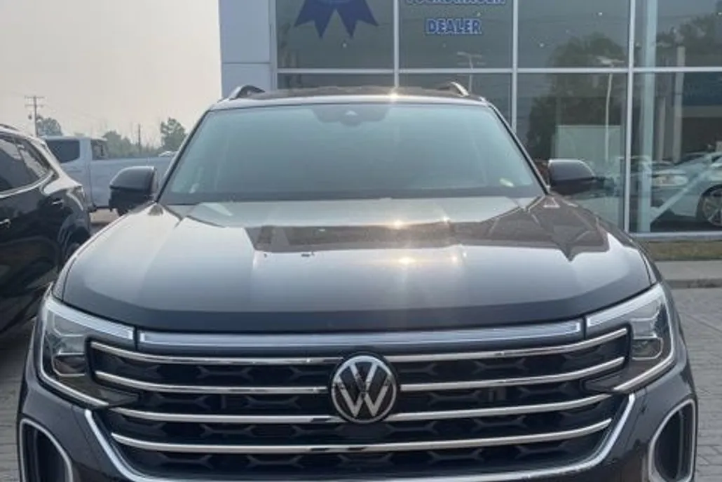 2024 Volkswagen Atlas SE Technology photo 1