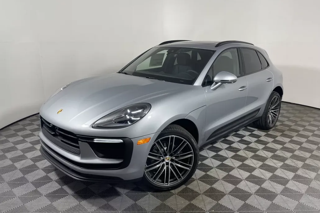 2026 Porsche Macan T photo 1