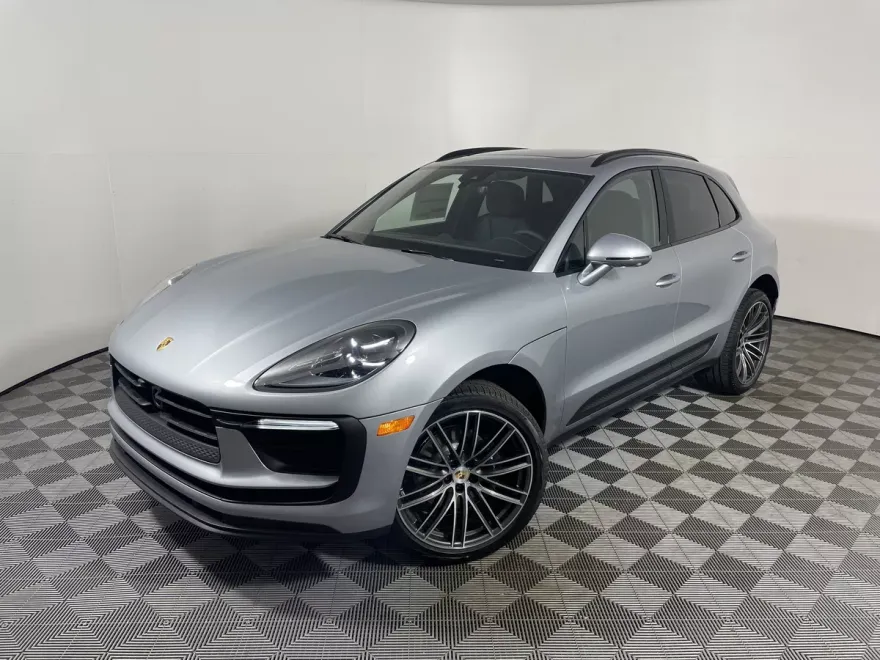2026 Porsche Macan T photo 1