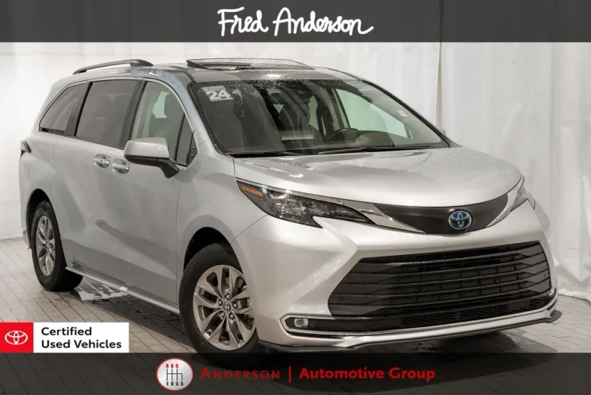2024 Toyota Sienna XLE photo 1