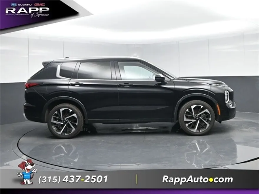 2024 Mitsubishi Outlander SEL photo 1