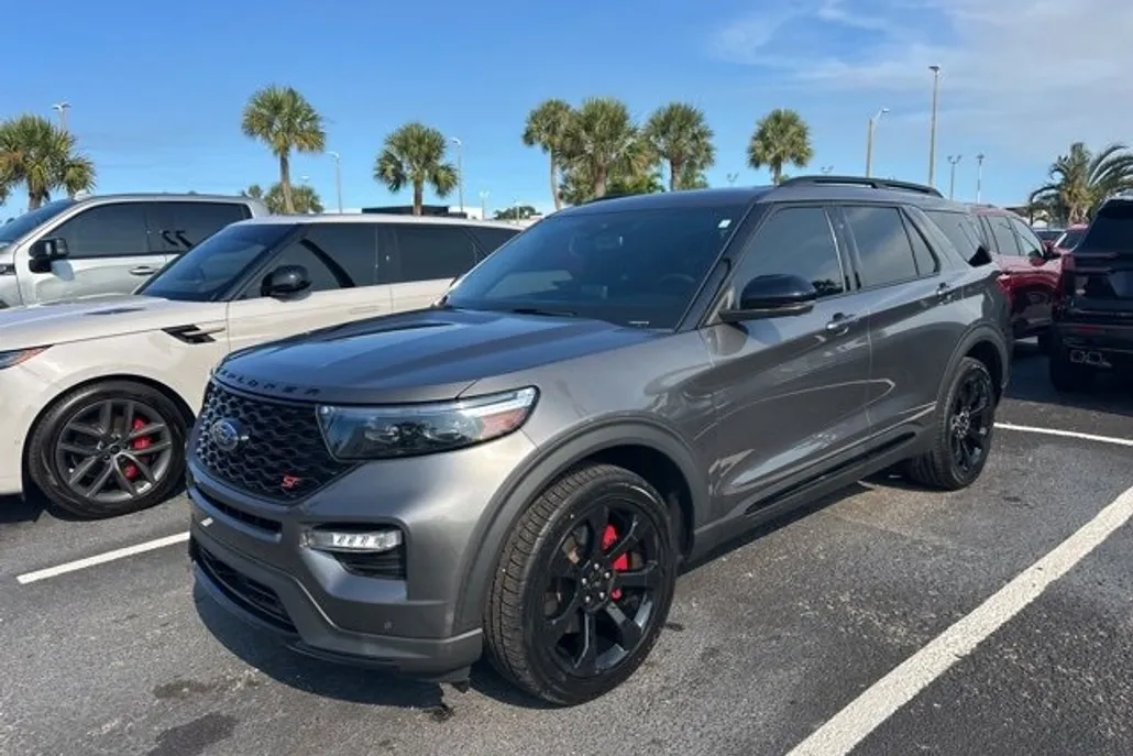2023 Ford Explorer ST photo 1