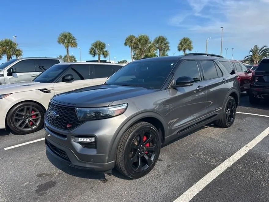 2023 Ford Explorer ST photo 1