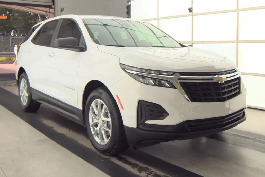 2023 Chevrolet Equinox LS photo 1