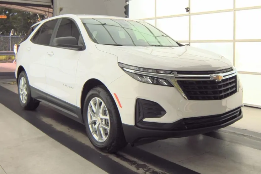 2023 Chevrolet Equinox LS photo 1