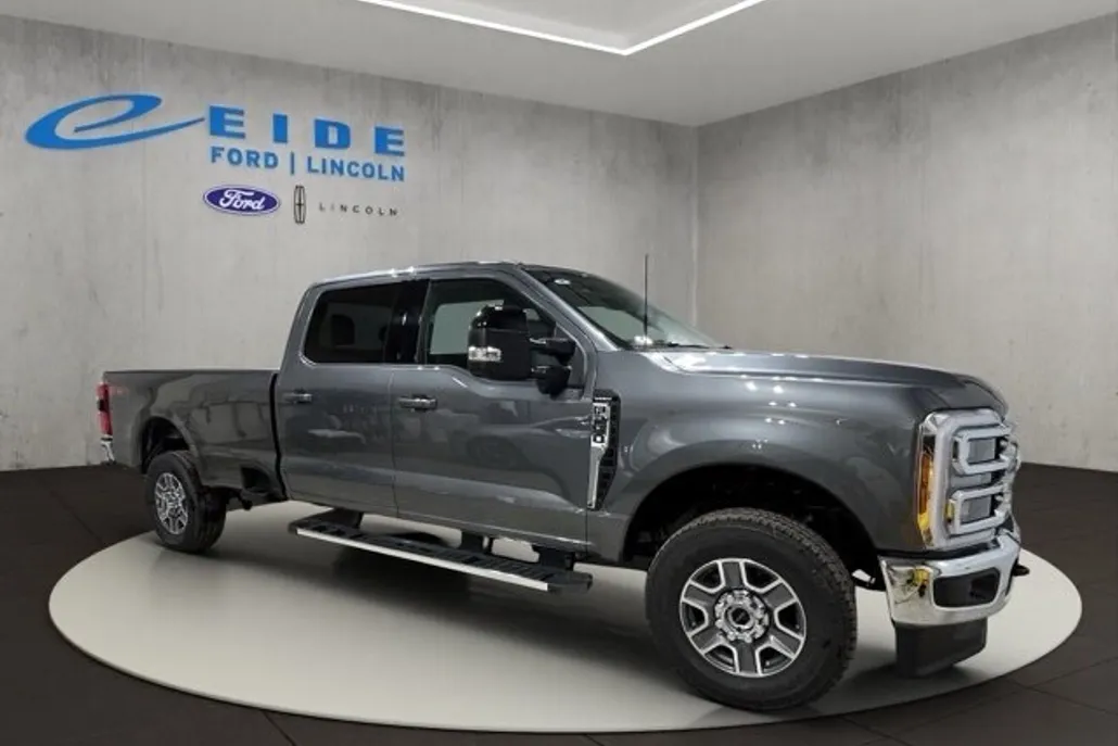 2026 Ford F-250 Lariat photo 1