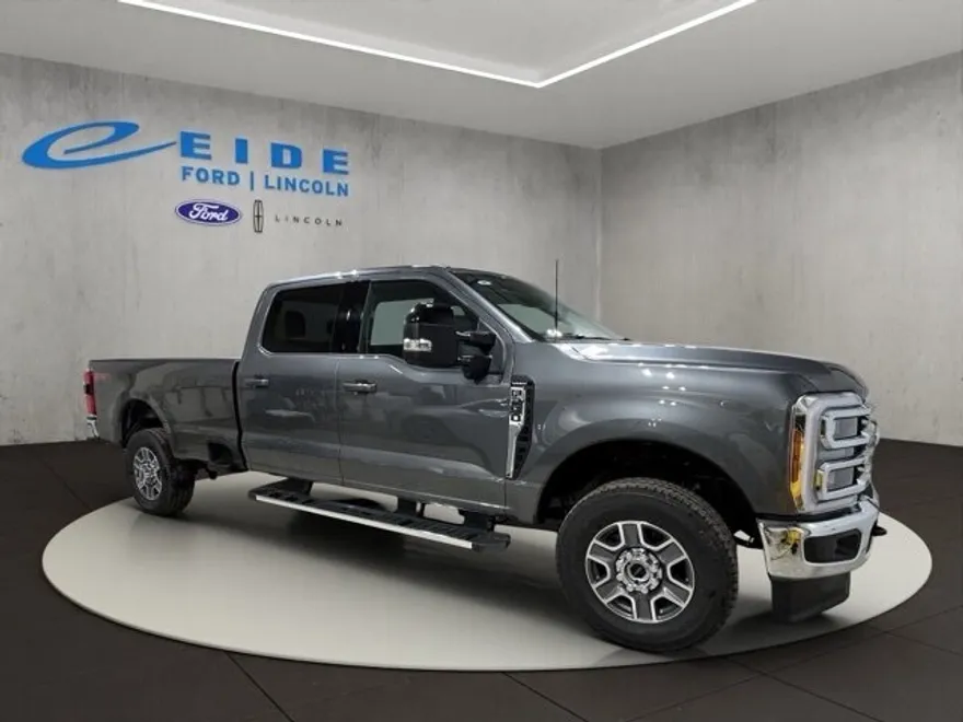 2026 Ford F-250 Lariat photo 1