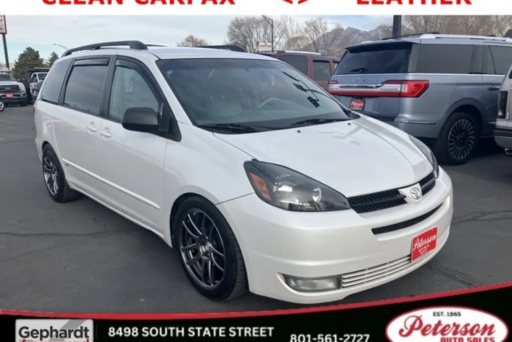 2004 Toyota Sienna XLE photo 1
