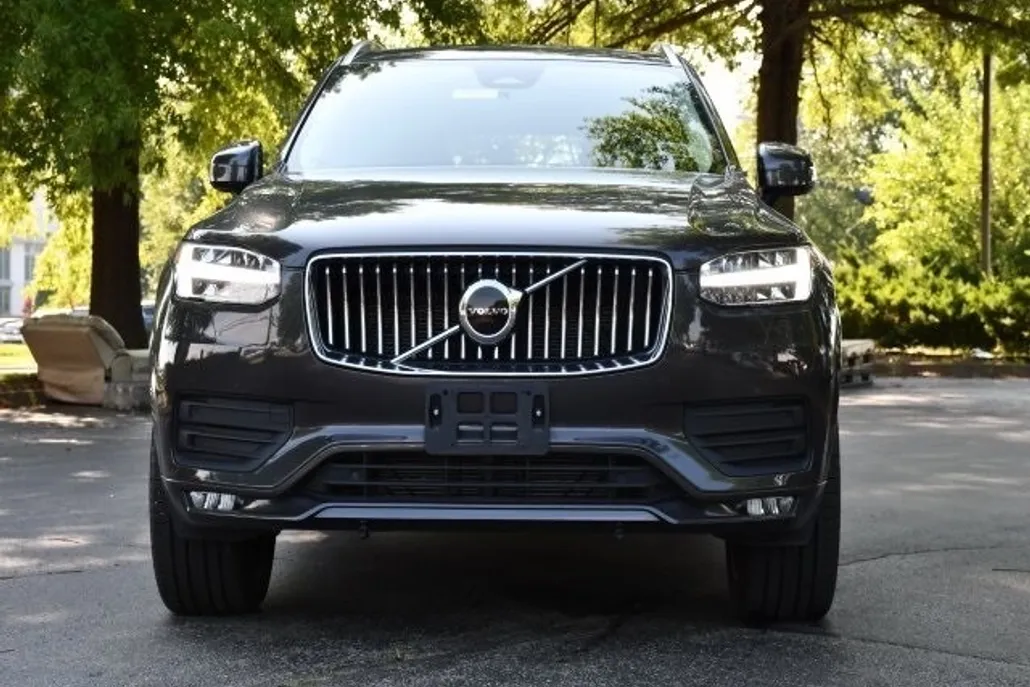 2023 Volvo XC90 B5 Core photo 1
