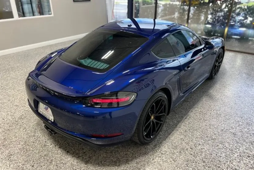 2024 Porsche Cayman photo 1