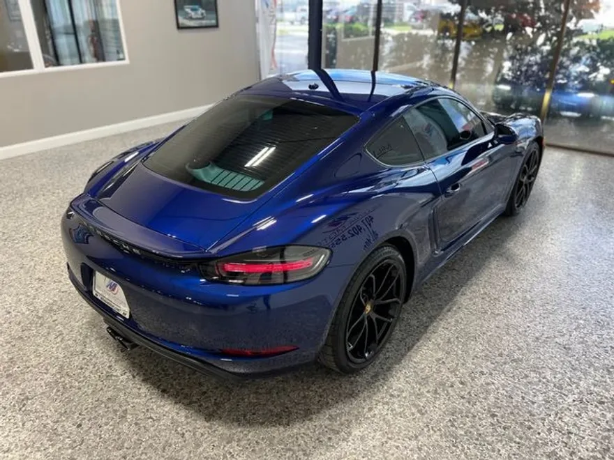 2024 Porsche Cayman photo 1