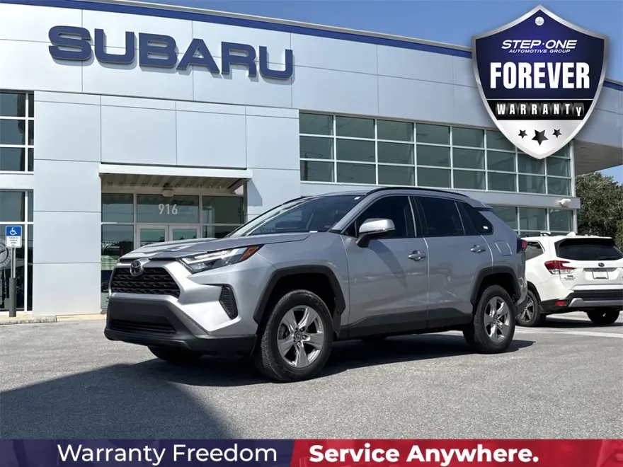2023 Toyota RAV4 XLE photo 1