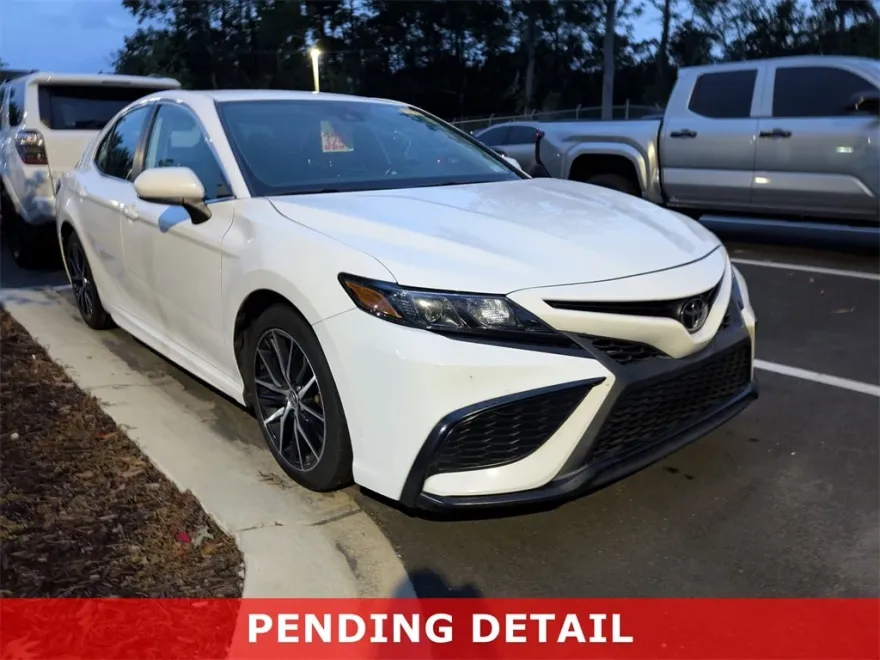 2021 Toyota Camry SE photo 1
