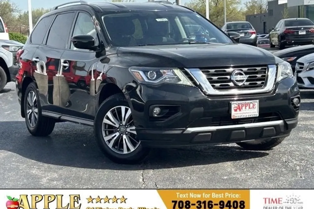 2017 Nissan Pathfinder SV photo 1