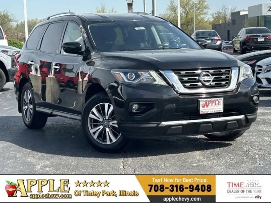 2017 Nissan Pathfinder SV photo 1