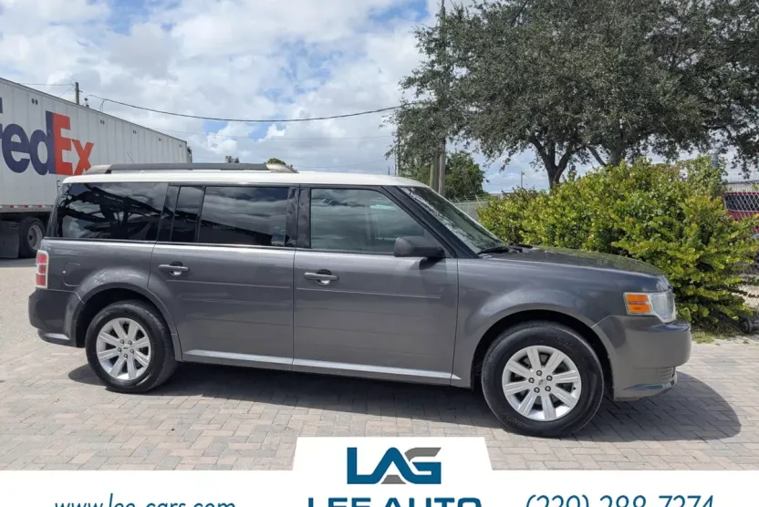 2010 Ford Flex SE photo 1