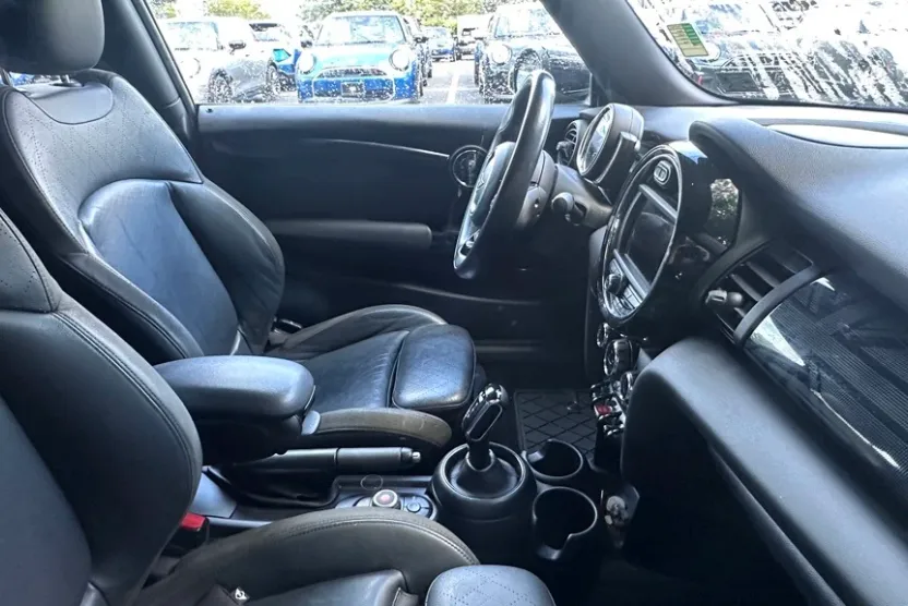 2020 Mini Cooper Signature photo 1