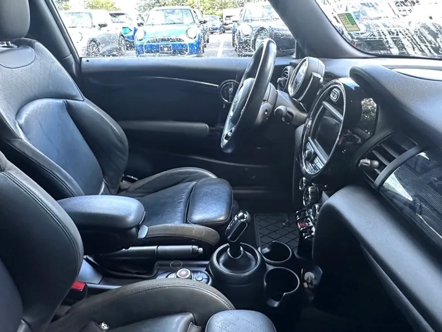 2020 Mini Cooper Signature photo 1