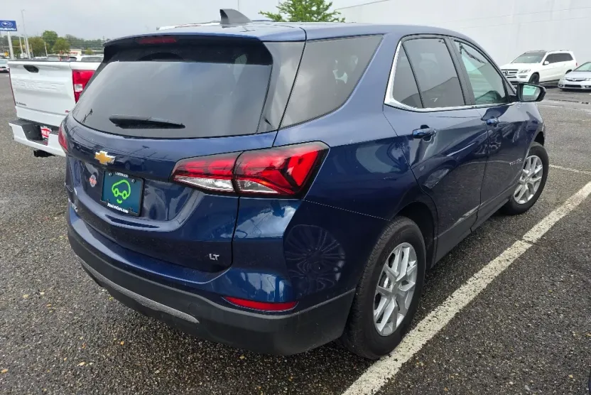 2022 Chevrolet Equinox LT photo 1
