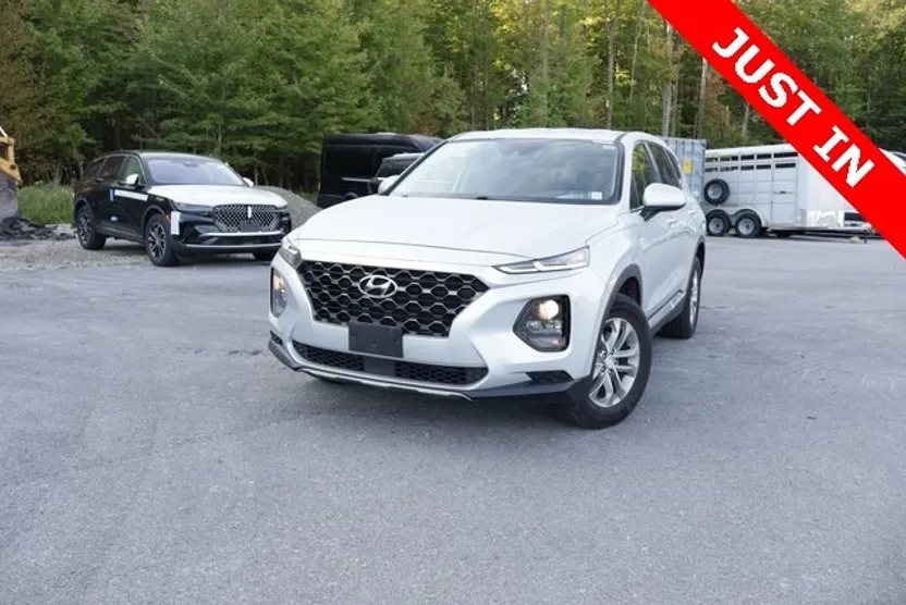 2020 Hyundai Santa Fe SE photo 1