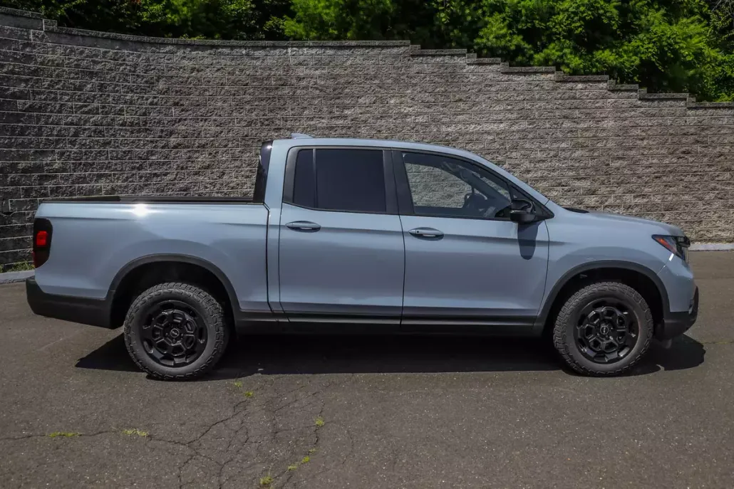 2025 Honda Ridgeline TrailSport photo 1