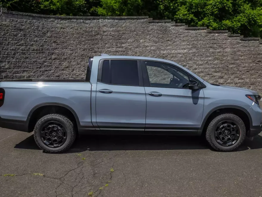 2025 Honda Ridgeline TrailSport photo 1