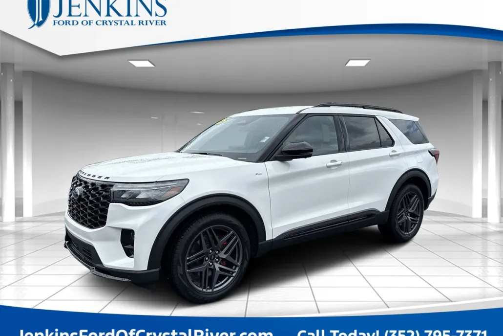 2025 Ford Explorer ST-Line photo 1