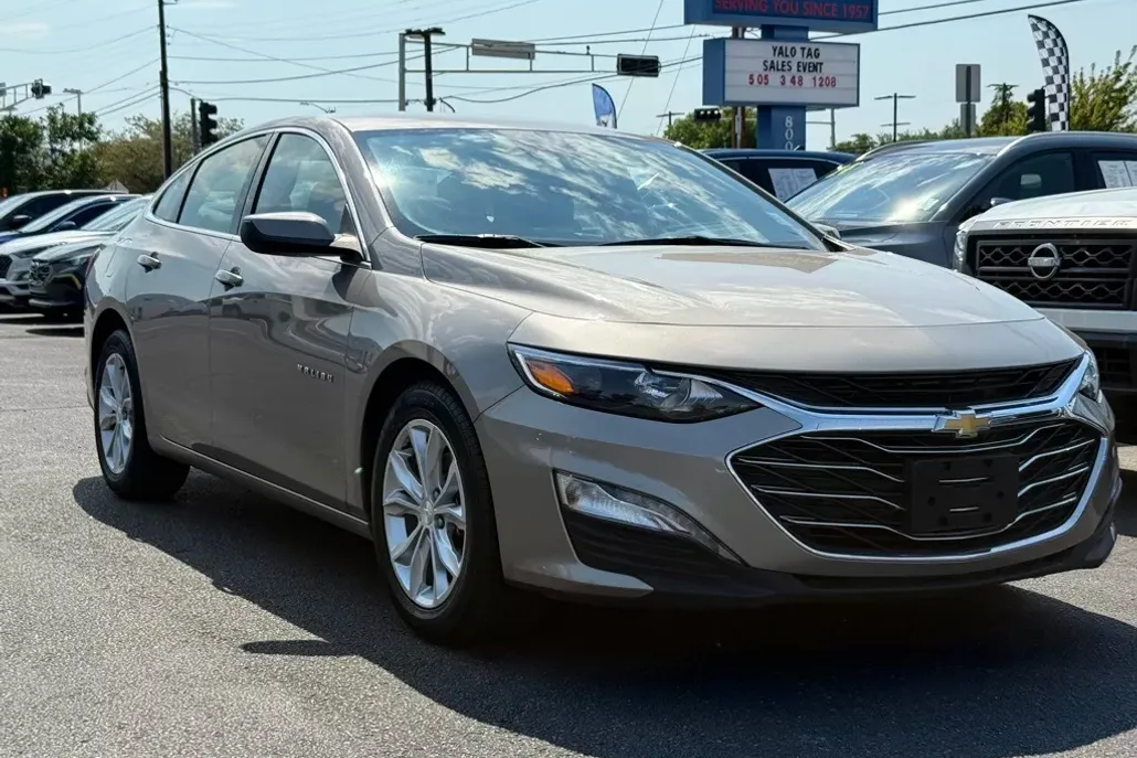 2023 Chevrolet Malibu 1LT photo 1