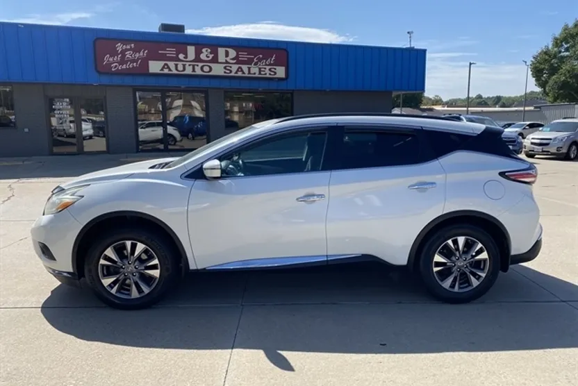 2016 Nissan Murano SV photo 1