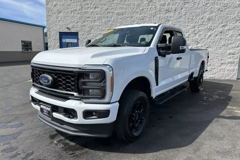 2023 Ford F-350 XL photo 1