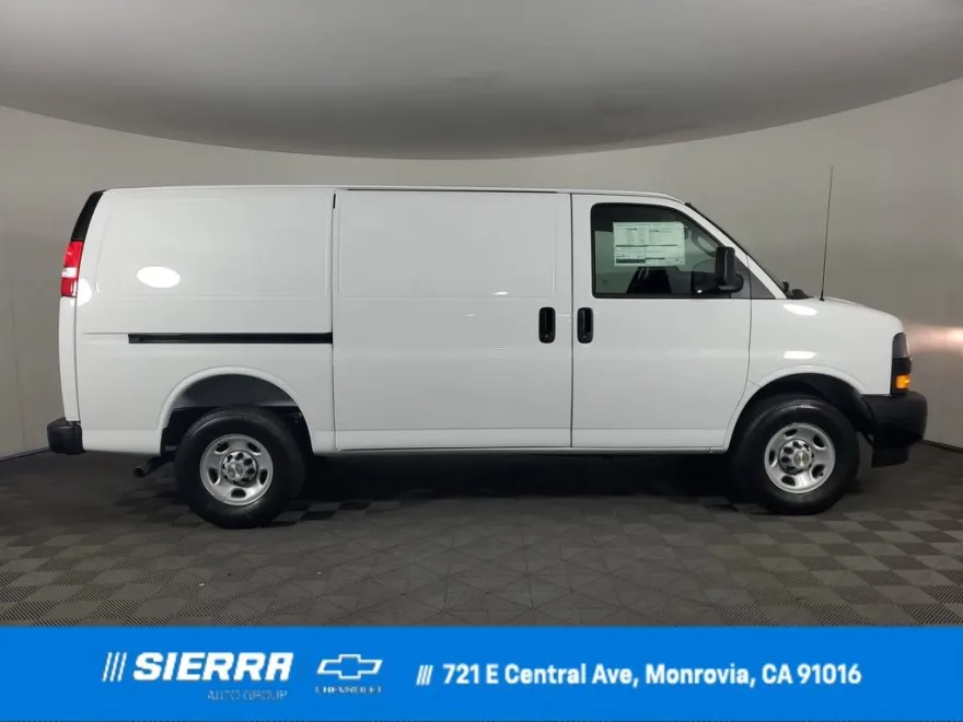 2025 Chevrolet Express Cargo 2500 photo 1