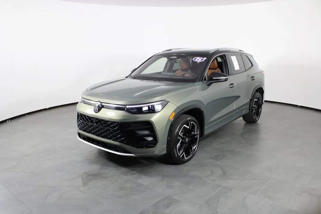 2025 Volkswagen Tiguan SEL R-Line Black photo 1