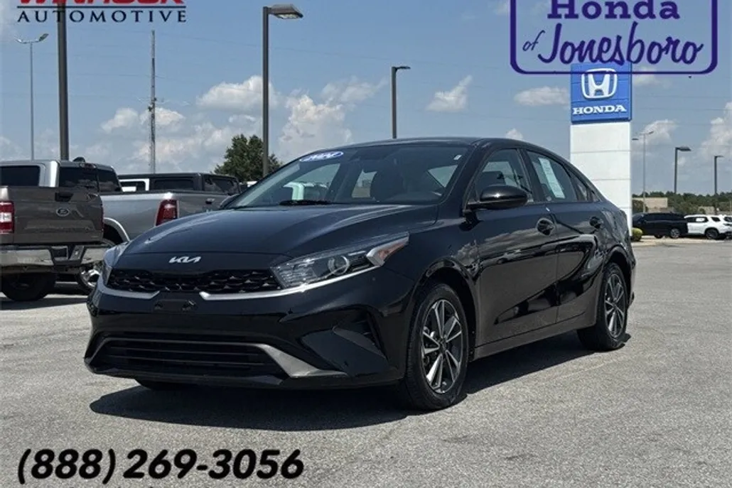 2024 Kia Forte LXS photo 1