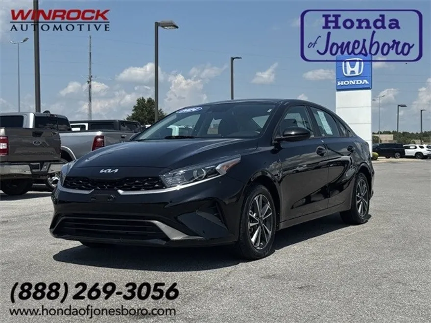 2024 Kia Forte LXS photo 1
