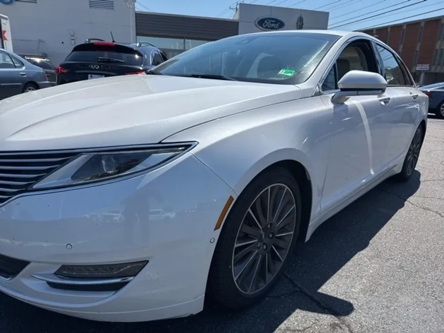 2016 Lincoln MKZ Base photo 1