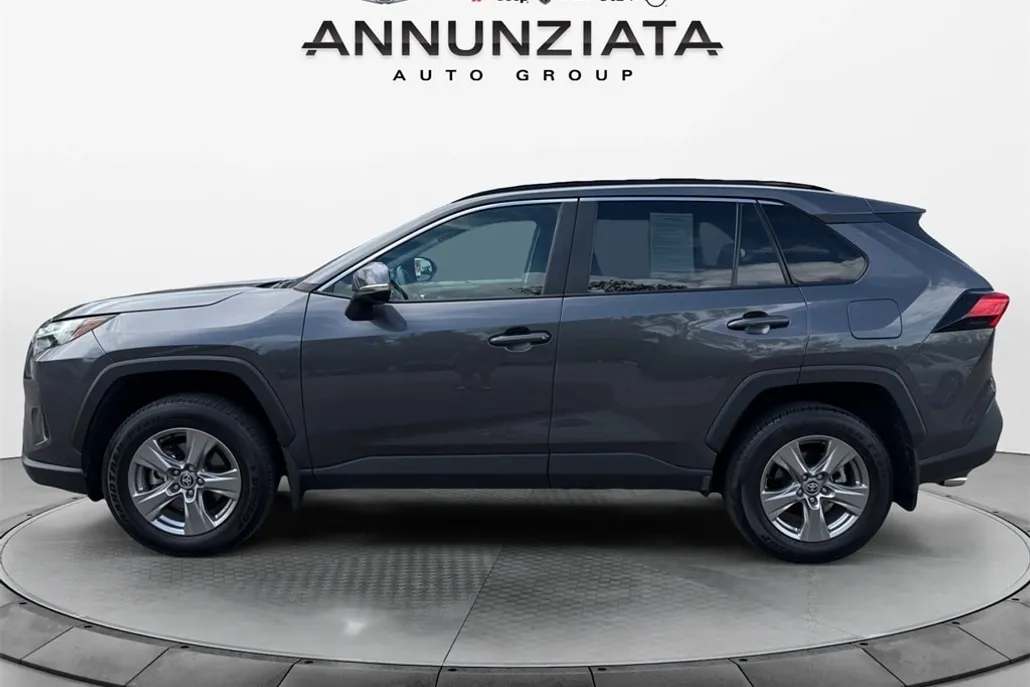 2024 Toyota RAV4 XLE photo 1