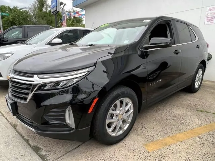 2022 Chevrolet Equinox LT photo 1
