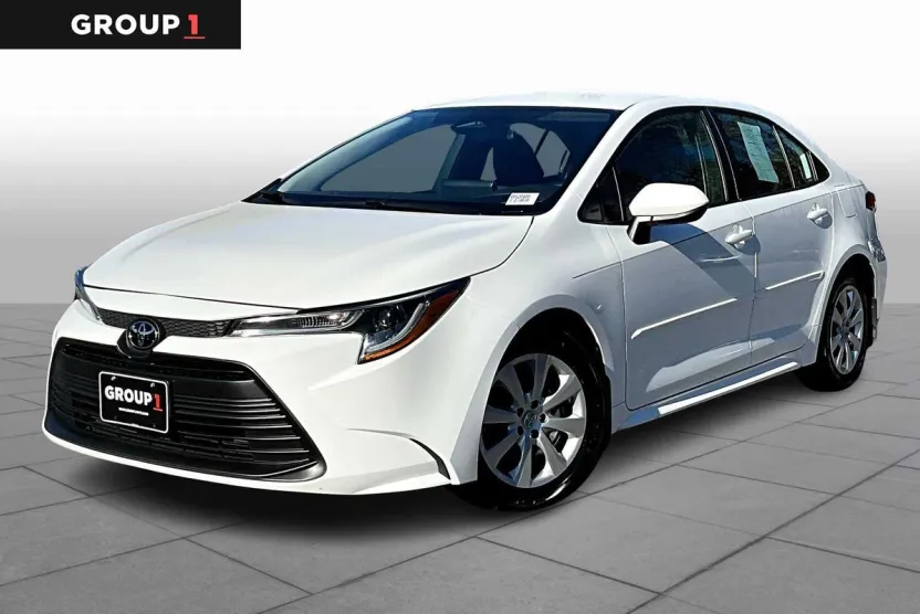 2024 Toyota Corolla LE photo 1