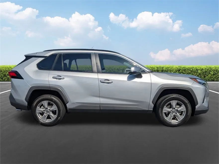 2024 Toyota RAV4 Hybrid LE photo 1