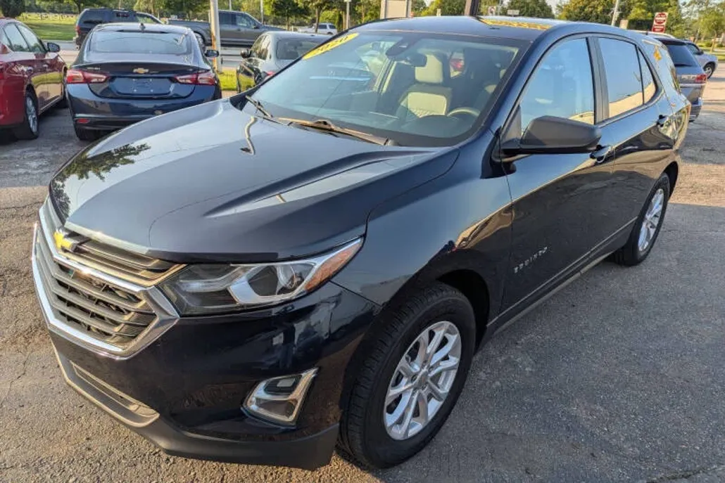 2020 Chevrolet Equinox LS photo 1