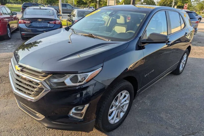 2020 Chevrolet Equinox LS photo 1