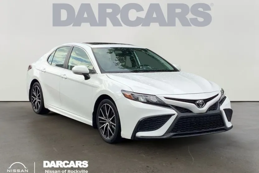 2024 Toyota Camry SE photo 1