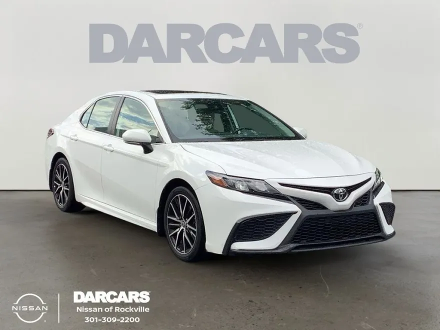 2024 Toyota Camry SE photo 1