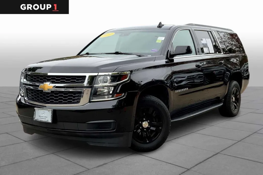 2019 Chevrolet Suburban LT photo 1