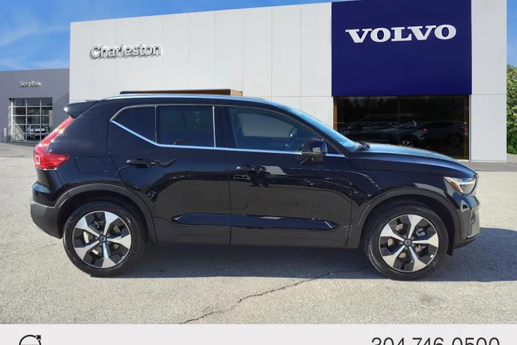 2025 Volvo XC40 Core photo 1