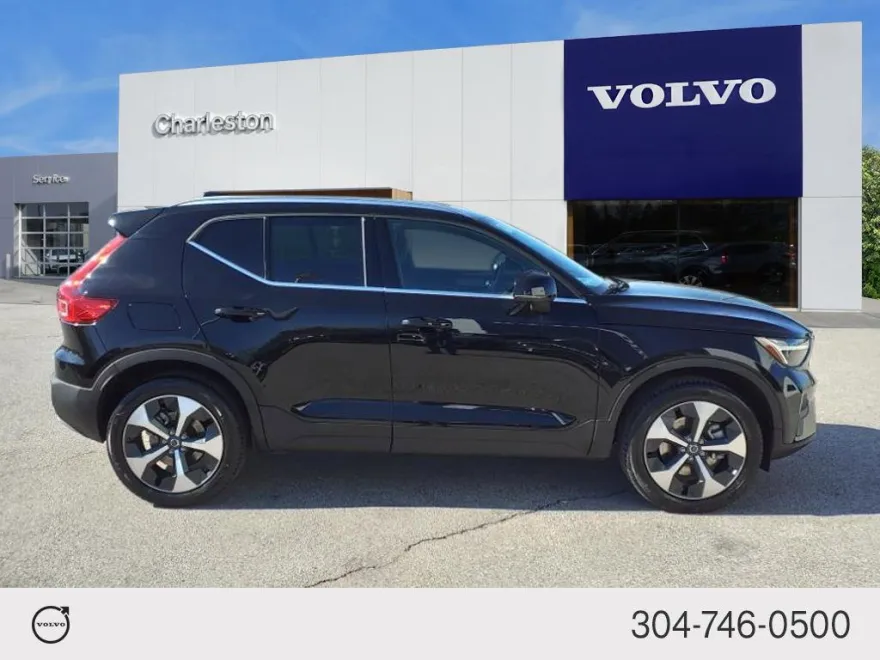 2025 Volvo XC40 Core photo 1