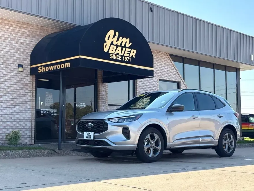 2023 Ford Escape ST-Line photo 1