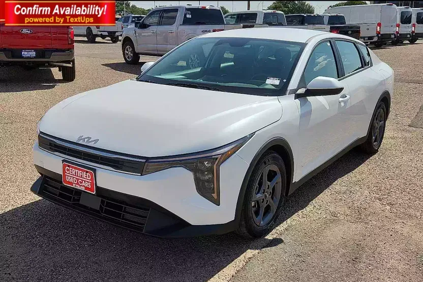 2025 Kia K4 LXS photo 1