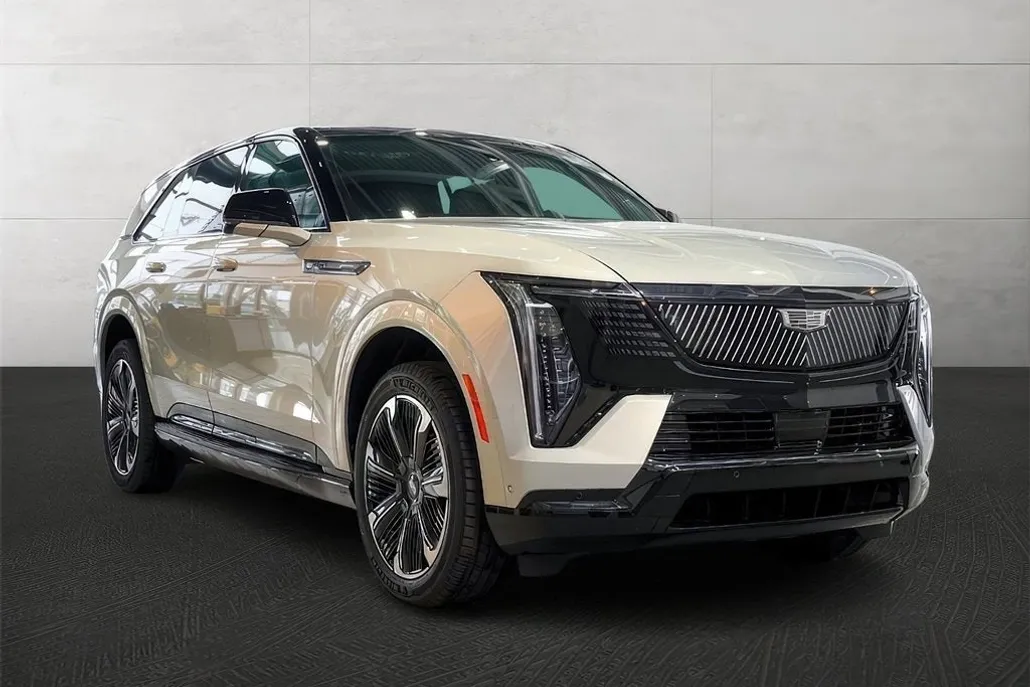 2025 Cadillac Escalade IQ Luxury photo 1